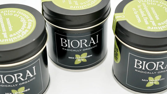 Coffret de 3 boîtes d'épices bio BIORAI, gros plan sur les couvercles
